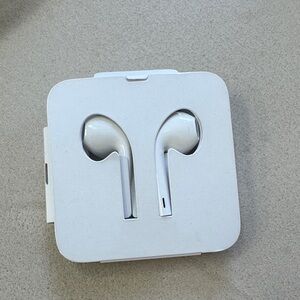 Apple White Earbud Headphones